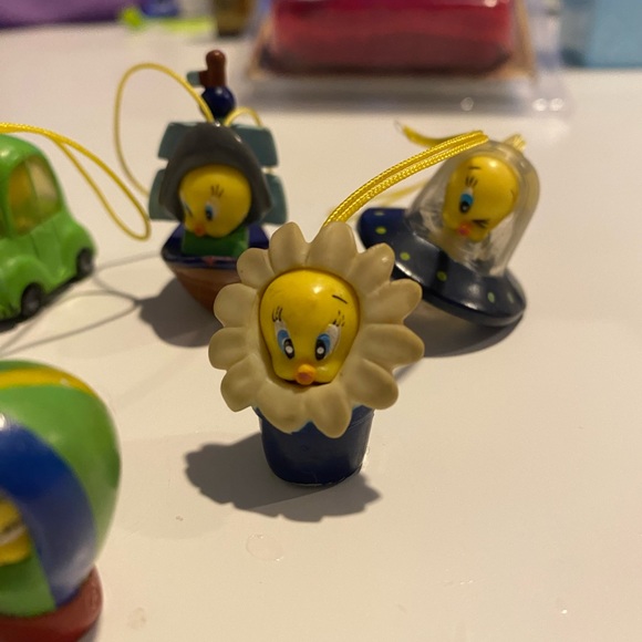 Peek a boo tweety lot of 6 figures - Picture 3 of 3